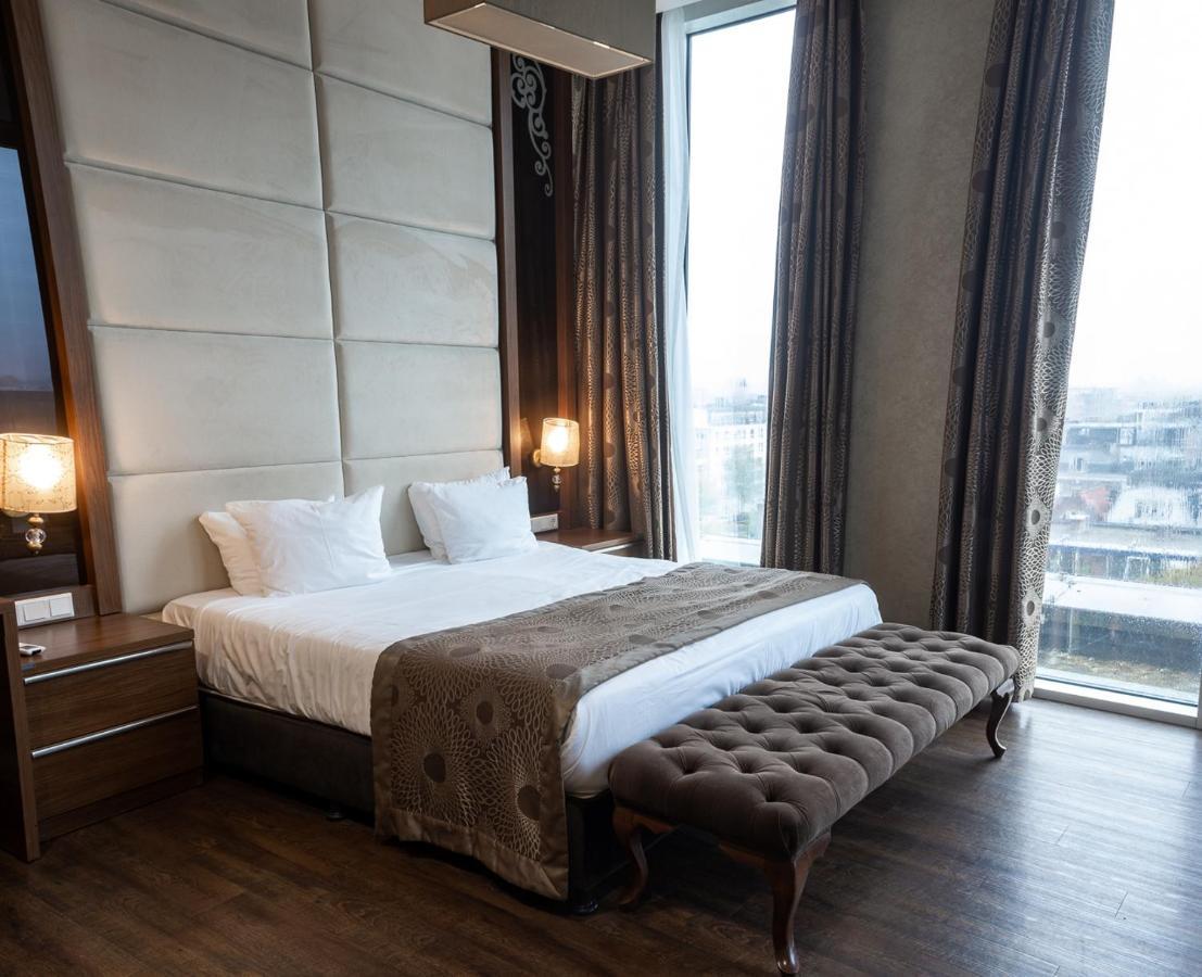 Large Penthouse Suite Terrace City View