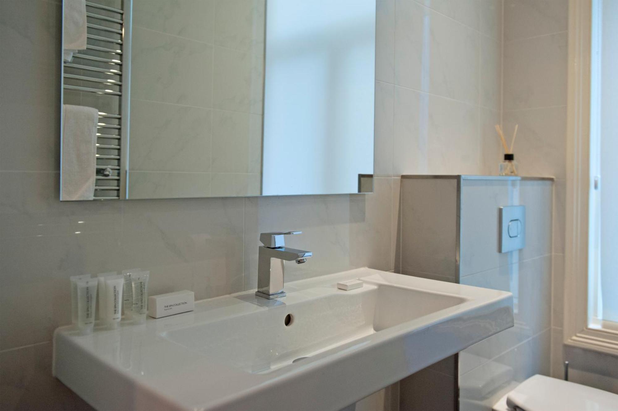 Family Room Private Bathroom