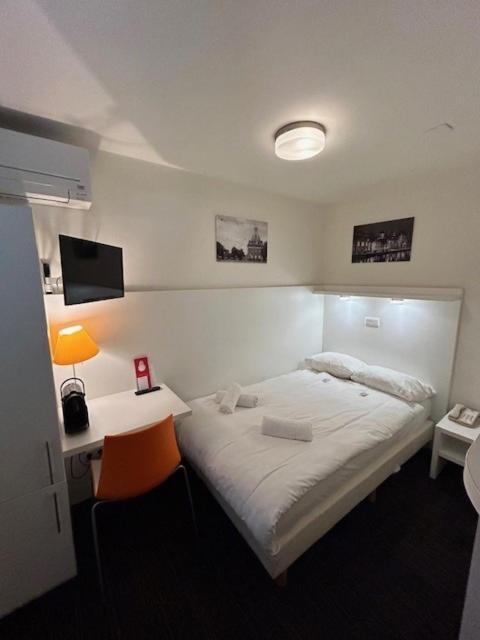 Single Room Souterrain Bedsize 120 cm Shared Toilet,1516412689:JPEG