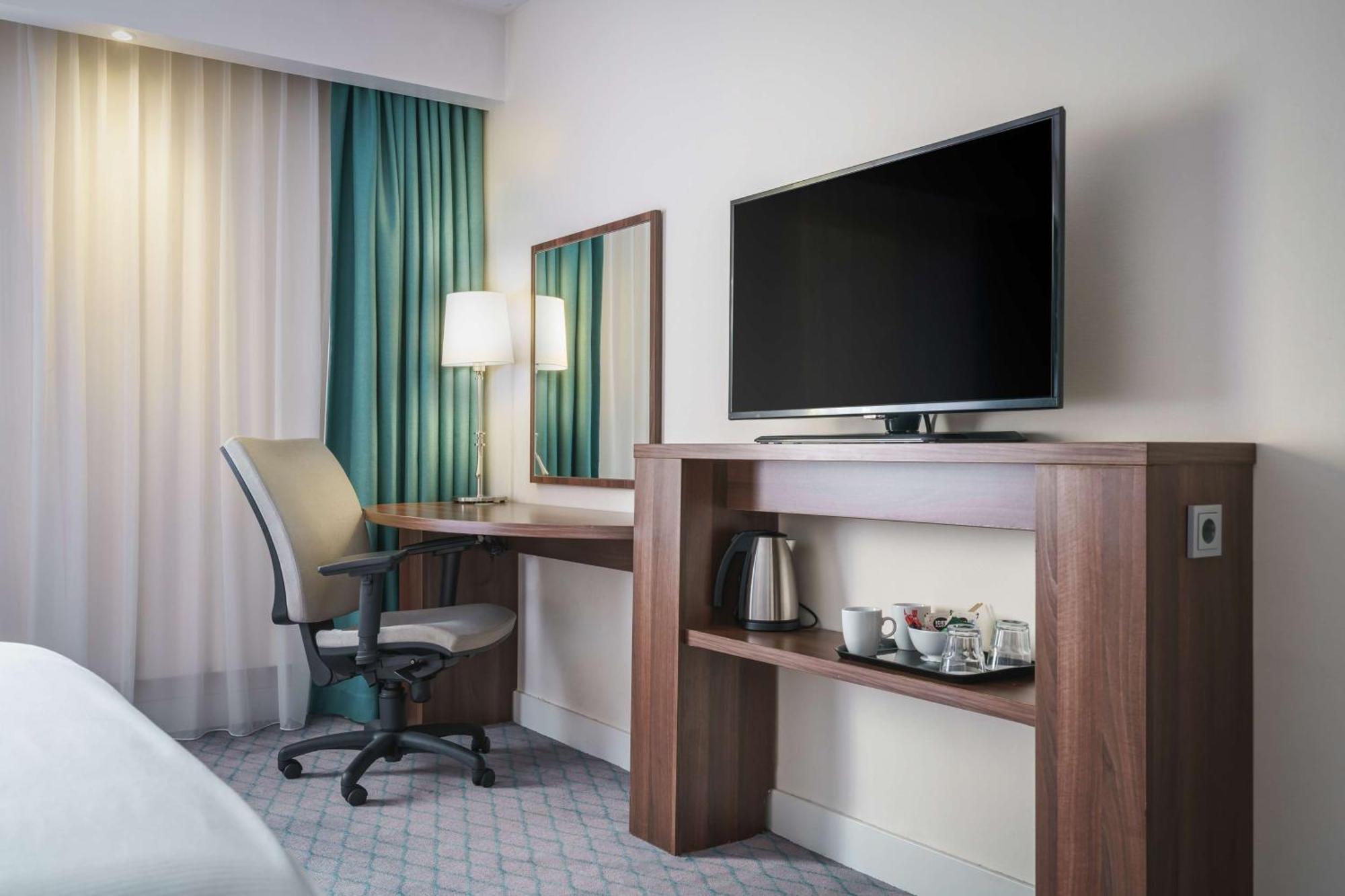 Twin Room,1552477762:JPEG