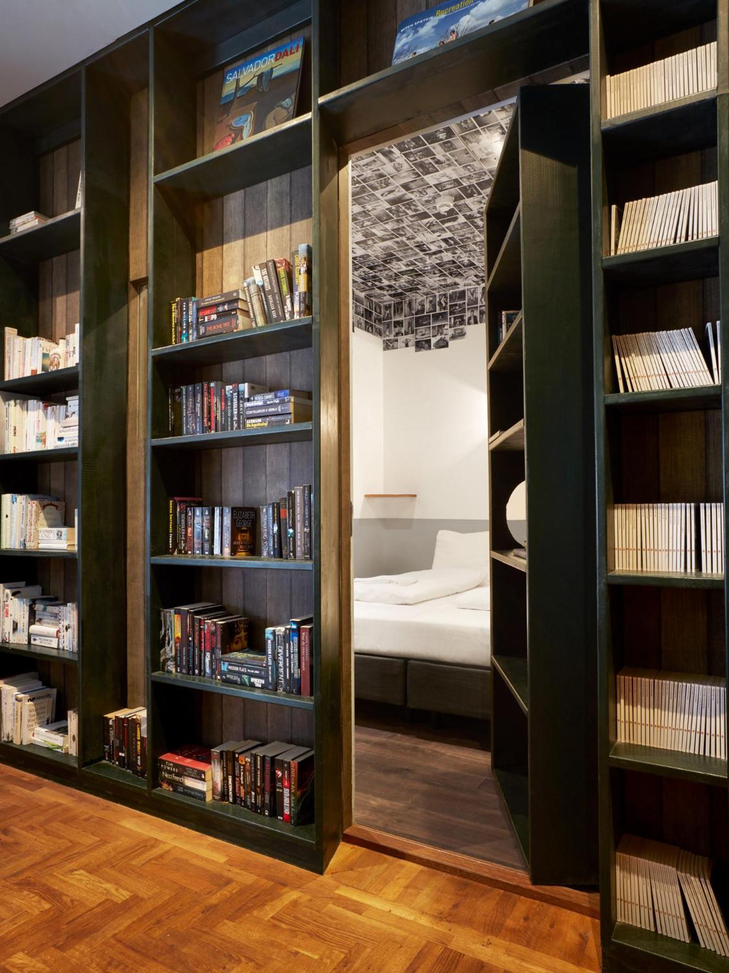 Secret Bookcase M,1706865270:JPEG