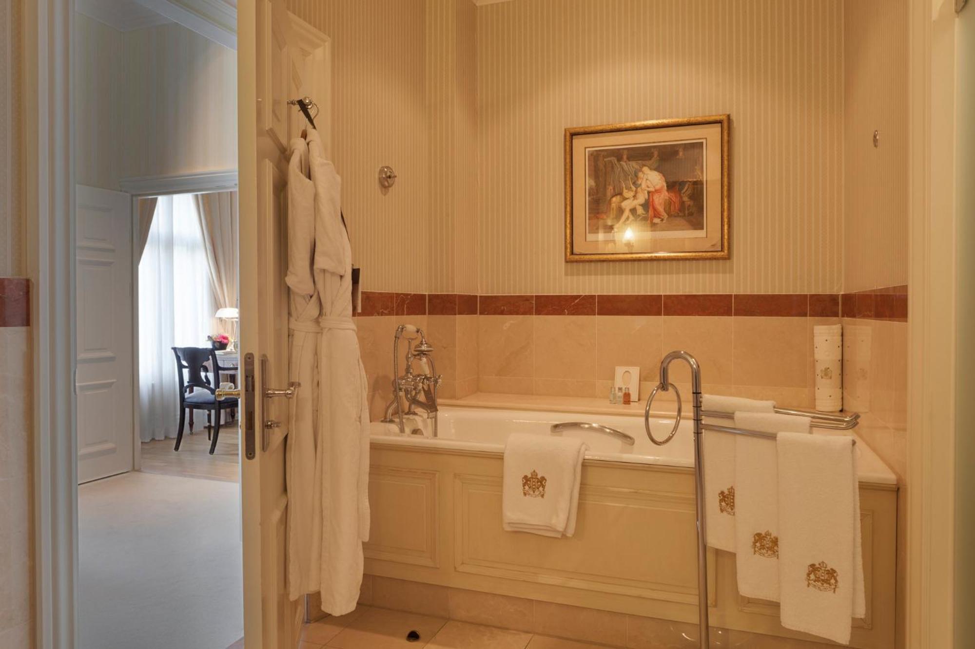 Junior King Suite with River View,1656169559:JPEG