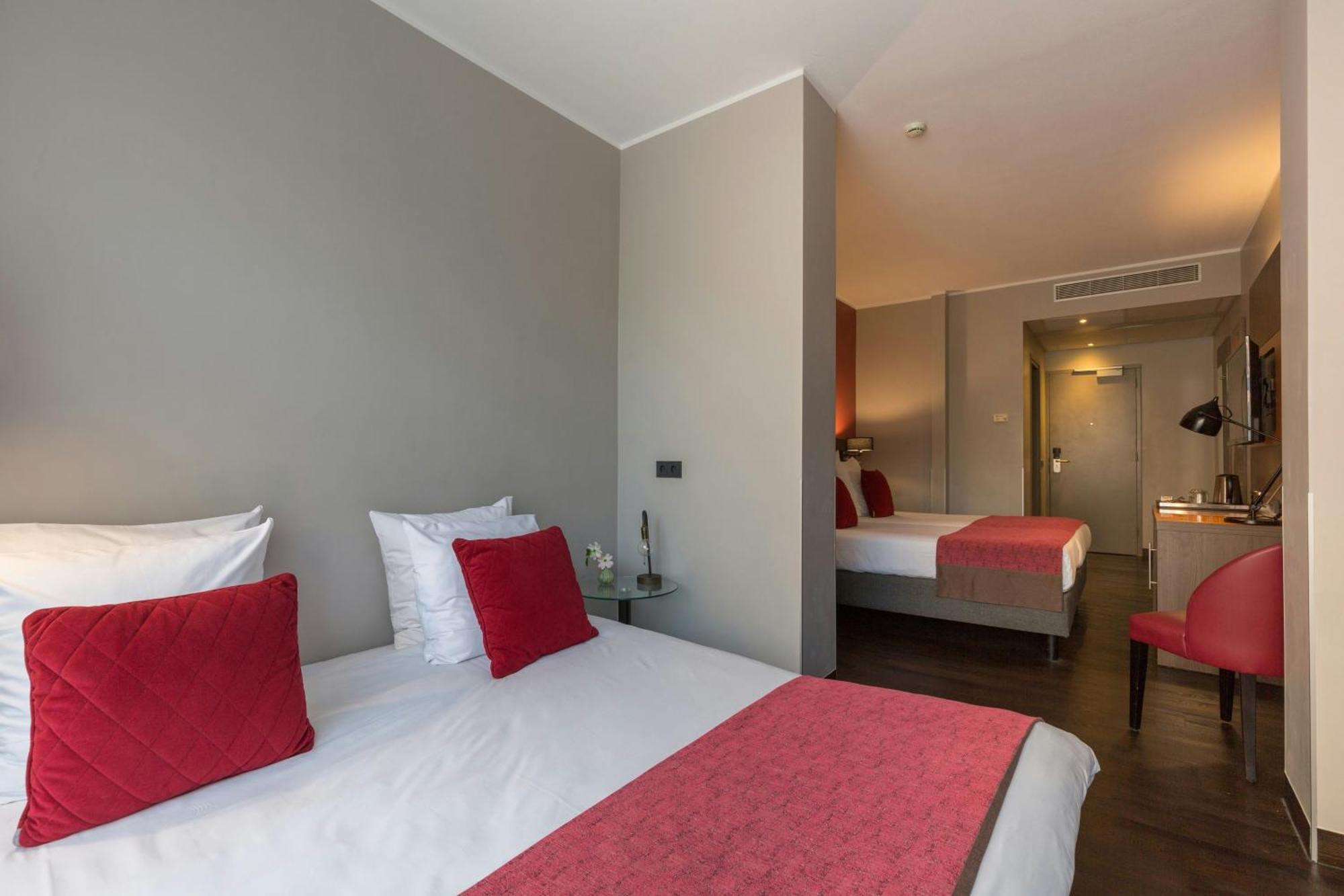 Superior Room 1 Twin Bed 2 Single Beds