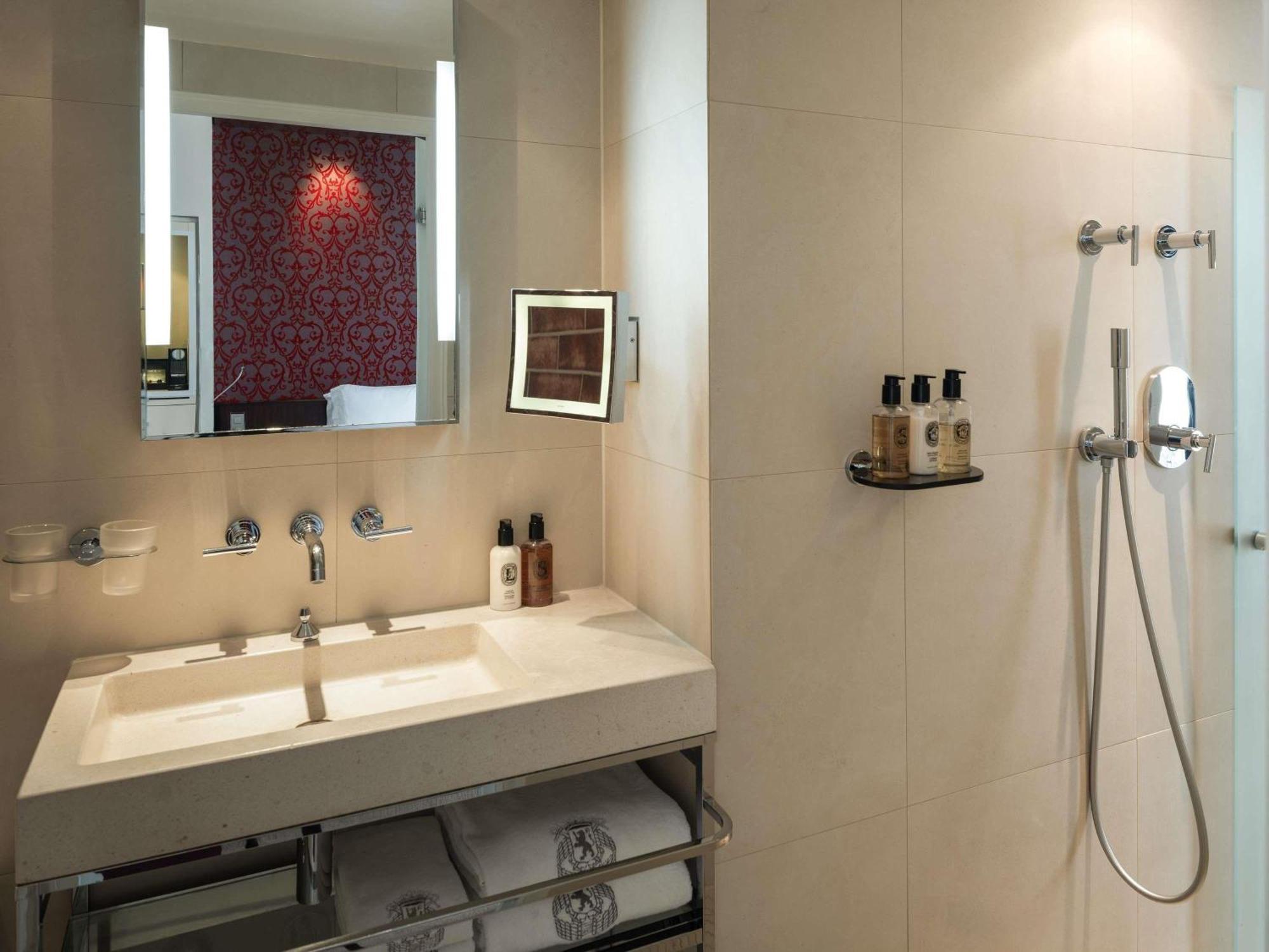 Luxury King Room Canal View