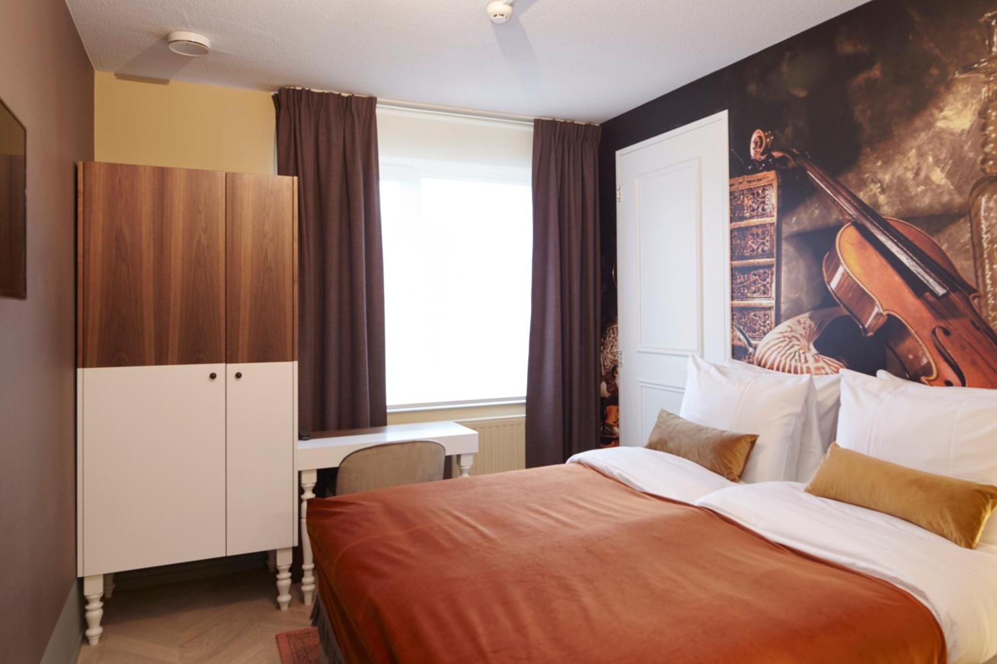 Small Twin Room,689105520:JPEG