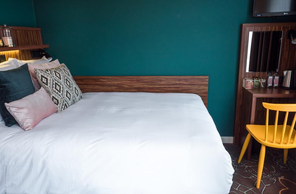 Small Double Room,379685461:JPEG