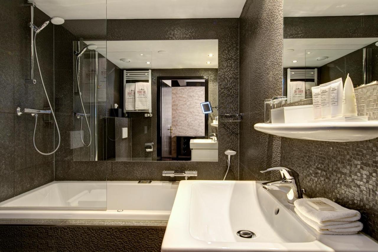 Deluxe Room Canal View Spa Bath,742727326:JPEG